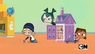 Courtney and Gwen attempt to scare Jude.