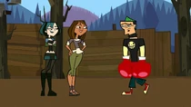Gwen and Courtney mock Duncan.