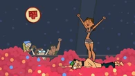 Duncan gets beaten up by Courtney in a challenge.