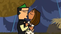 Courtney and Duncan make out  after claiming they hate each other.