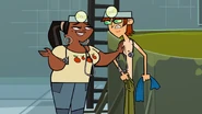 Leshawna comforts Harold.