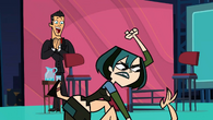 Gwen fighting with Heather in Celebrity Manhunt's Total Drama Action Reunion Special.