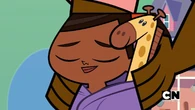 Chef gives Leshawna a blanket.