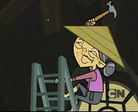 The Chinese woman rebuilds her house roof.