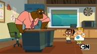 Leshawna and Owen go to Chef to tell him about what's going on.