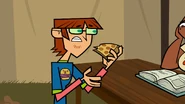 Harold asks Leshawna why she isn't having any pizza.
