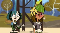 Gwen attempts to apologize to Courtney again.