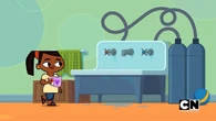Leshawna goes to drink a glass of water.
