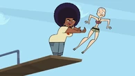 Leshawna pushes Heather off the plattform.