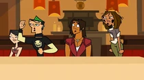 Duncan insults Courtney with her right behind him.