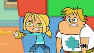 Bridgette shoots mustard.png (578 KB) Bridgette shoots mustard at Lenny.