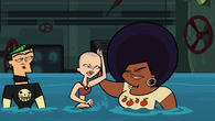 Heather and Leshawna start a slap fight inside the submarine.