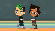 Duncan bets 5 candy bars