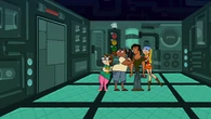 Beth and Leshawna flirt with Justin.