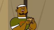 DJ thinks that he made good pizza for the castmates.