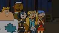 Aawwwwsss.png (703 KB) The other campers react to Leshawna and Harold.