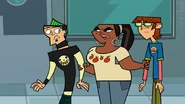Leshawna asks Duncan and Harold for an alliance, more firmly this time.