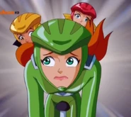 WOOHP-a-Trois girls.jpg (409 KB) Sam, Alex, and Clover ride the WOOHP-a-Trois