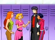 Sam and Clover meet Alex's new boyfriend.