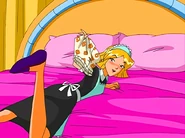 Clover in maid outfit