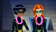 Zerlina tells Sam and Alex to take off their puffy necklaces.