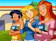 Clover telling Samantha and Alexandra that she's going to let Tara go.