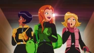20250830 101547.jpg (266 KB) Spies ski outfits in Season 7