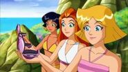 Totally Spies Beach Scenes