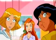 Spies' shocked to see Mandy eating a Bologna sandwich