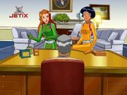 Sam and Alex warning the President about Gray's plan