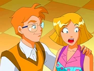 Clover has to turn down Mandy's ex-boyfriend because of the deal she made with Arnold.