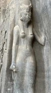 Luxor Temple 6.jpg (2.1 MB) A statue of Nefertari at the foot of the seated Ramesses