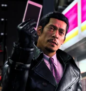 Agent Yoshimura.png (1.68 MB) Yoshimura taking Kazuma Kiryu's phone