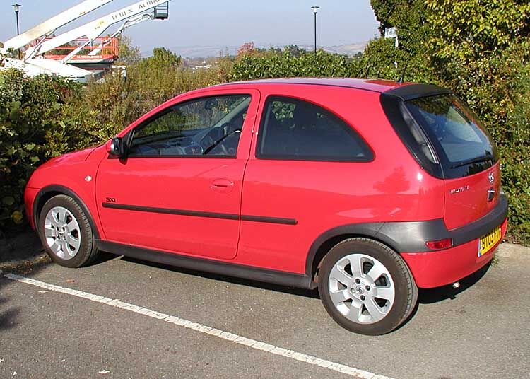 File:Opel Zafira B 1.8 Facelift.JPG - Wikimedia Commons