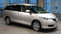 Toyota Estima hybrid 01