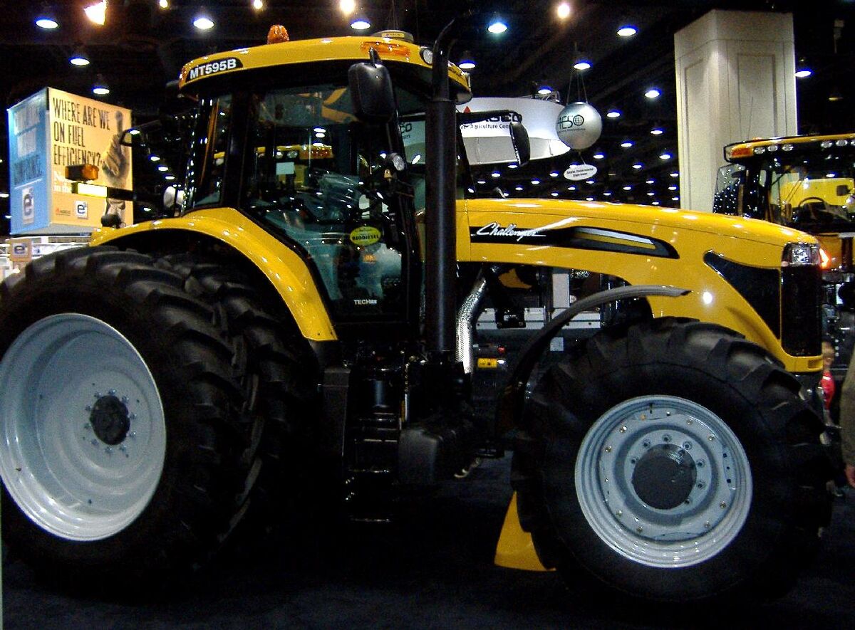 トラクター　CHALLENGER MT765B 1:32　Kubota　ヤンマー トラクター CHALLENGER MT765B 1:32 Kubota ヤンマー トラクター
