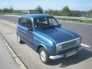 Mid-engine, front-wheel drive (MF layout): Renault 4 mid-engine, front-wheel drive layout allows greater distance between front doors and wheelwells, and short front overhang.