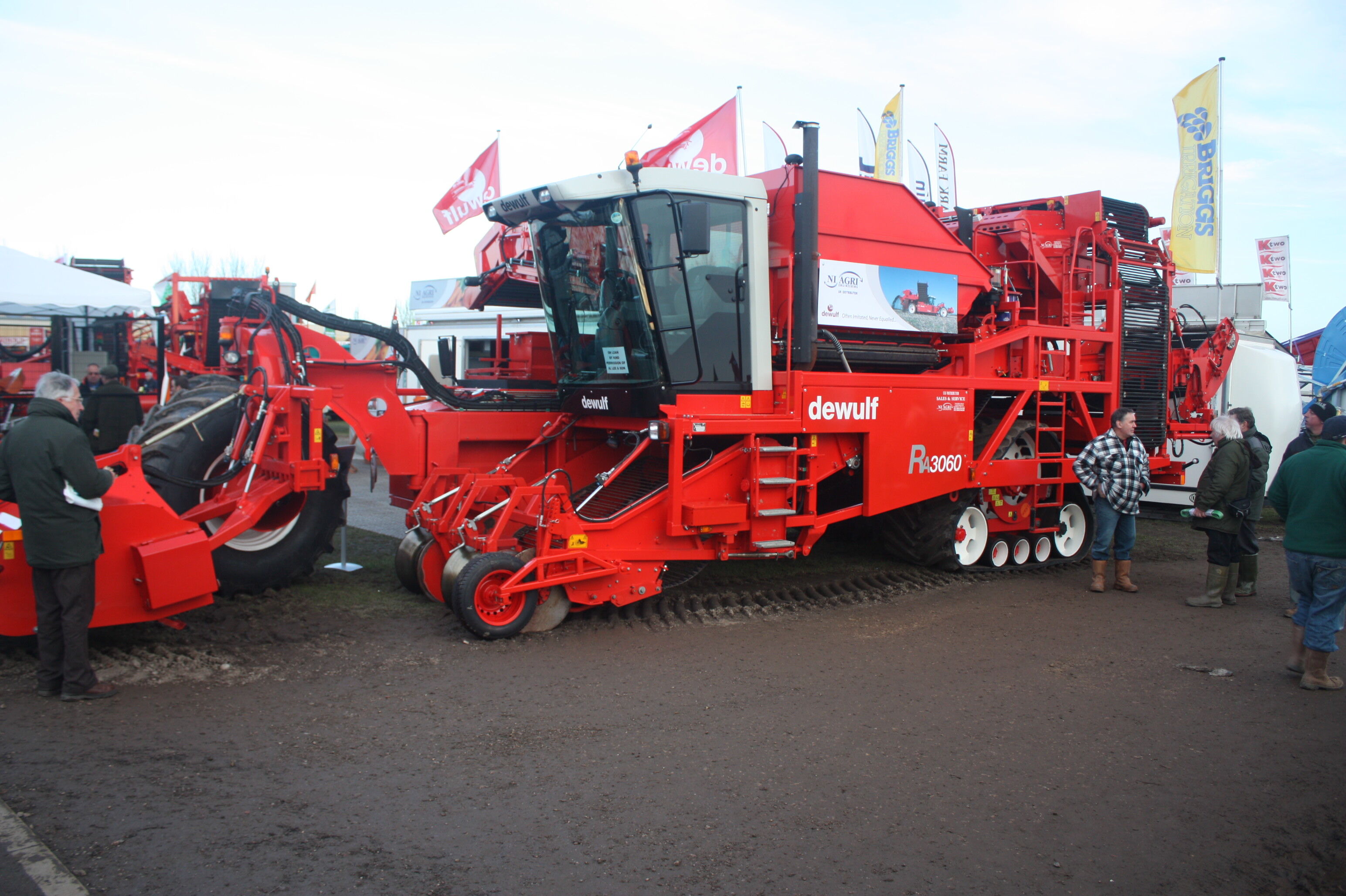 DeWolf beet harvester at Lamma - IMG 4647.jpg