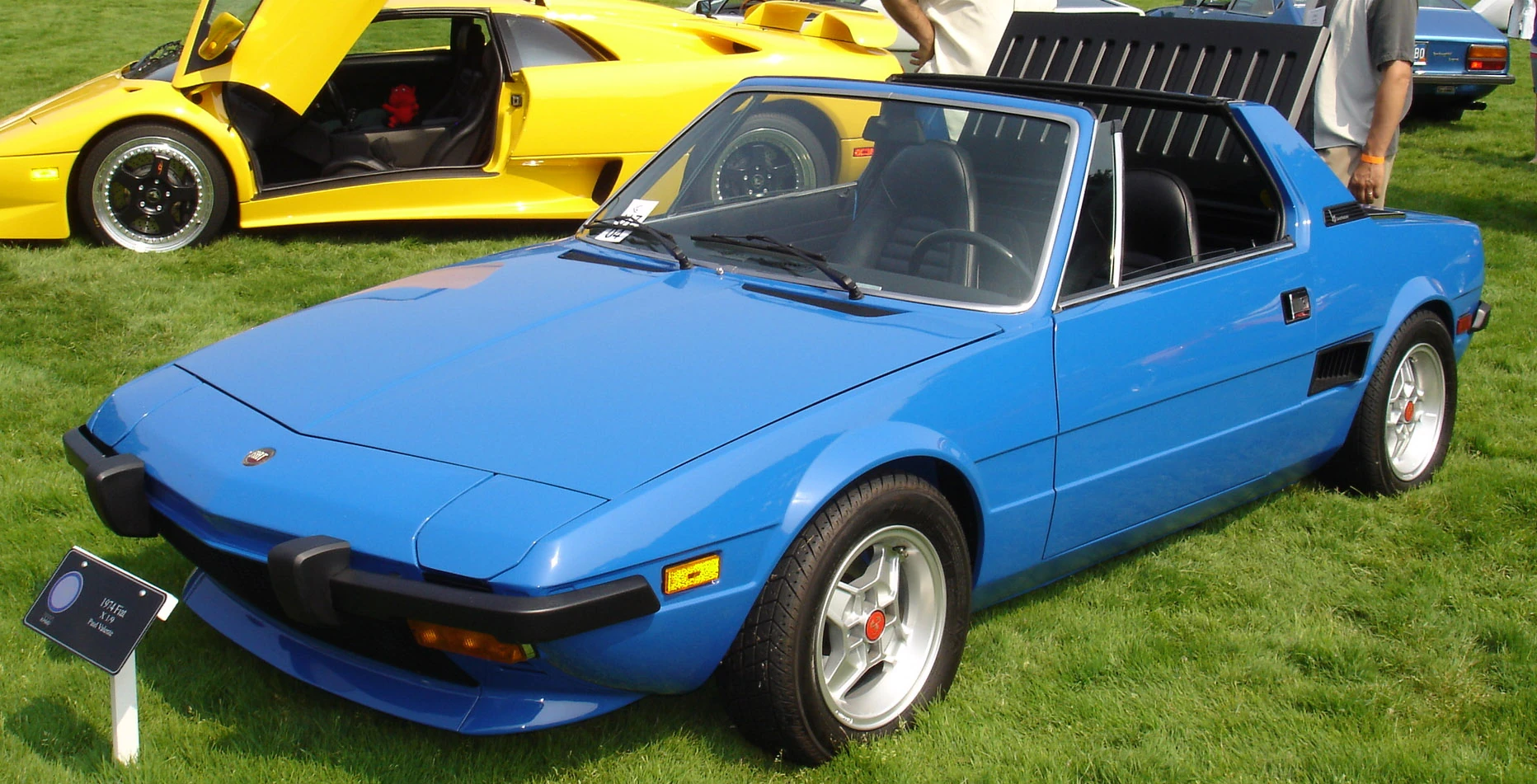 フィアットX1/9 The Fiat X1/9: The Mid Engined Supercar for the Masses - YouTube