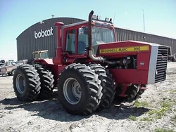 McConnell-Marc 990 4WD (red)