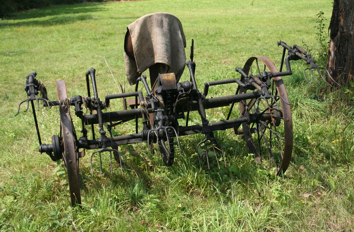 Tedder (machine) | Tractor & Construction Plant Wiki | Fandom