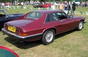 1988 pre-facelift XJ-S coupé; note new 'crosslace' road wheels