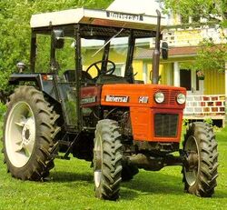 Universal 640DT MFWD-1982.jpg