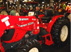 Branson 5220R MFWD-2011.jpg