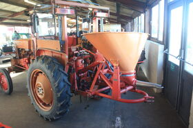 Vicon spreader on a Allis-Chalmers tractor