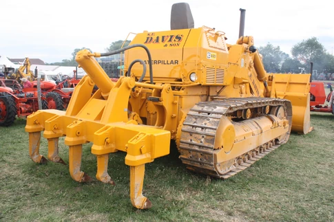 5 tine ripper / toolbar