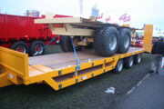 Drop well semi lowloader trailer IMG 4765