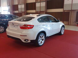 BMW X6 from behind 02042011768