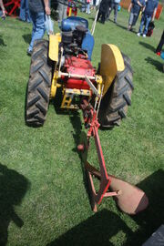 Gunsmith tractor rear linkage with plough onIMG 9725