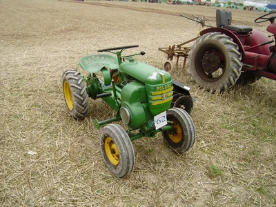 An early Bolens tractor at the GDSF